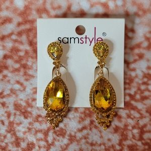 Yellow canary drop earrings. Elegant Sparkley earrings